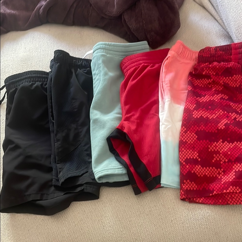 Bundle of boys shorts Nike , old navy & cat & jack
Size 10